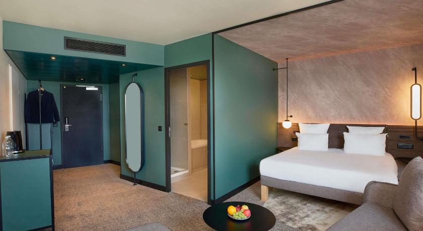 Imagen de Junior suite with 1 queen bed and sofa 3