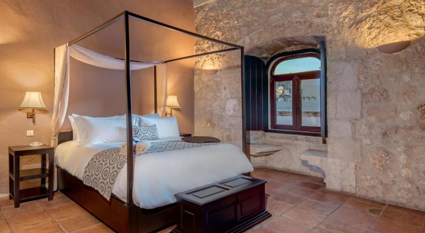 Image of Deluxe Imperial Room 3
