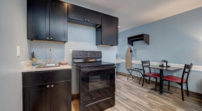 Image of Suite King with Kitchenette Smoke Free 1