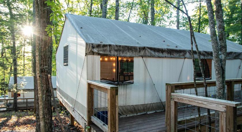로저스 (KY) Vireo's Nest- Glamping Tent in the Gorge with AC 2성급 숙소 부대시설