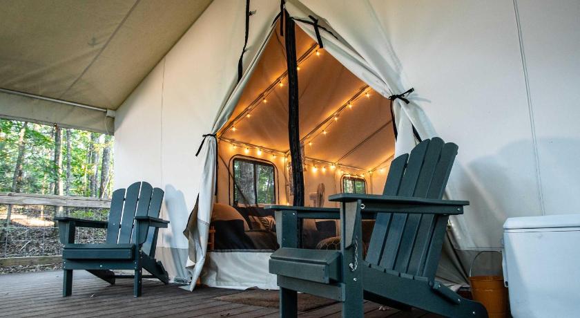 로저스 (KY) Vireo's Nest- Glamping Tent in the Gorge with AC 2성급 숙소 레스토랑