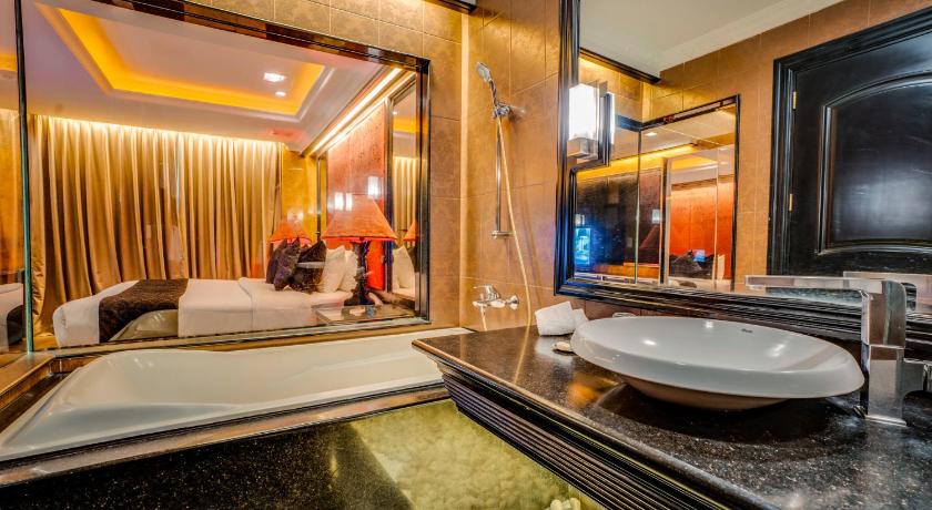 Image of 2 Bedrooms Penthouse 888 (2 King Beds) 2