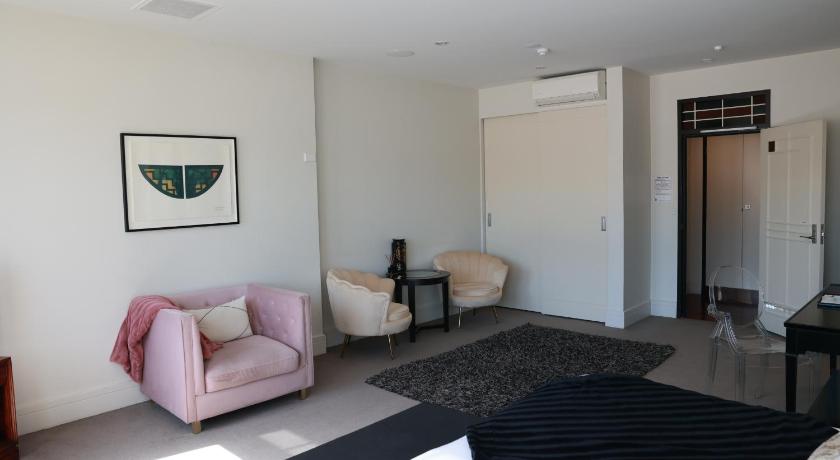 Image of King Room with City View 1