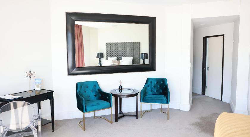 Image of King Room with City View 7