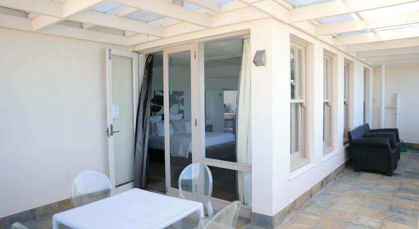 Image of King Room with Balcony 14