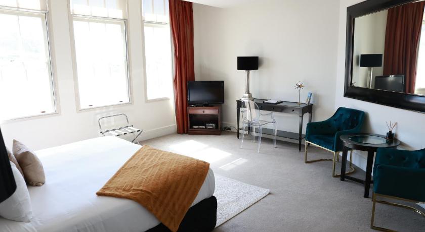 Image of King Room with City View 3