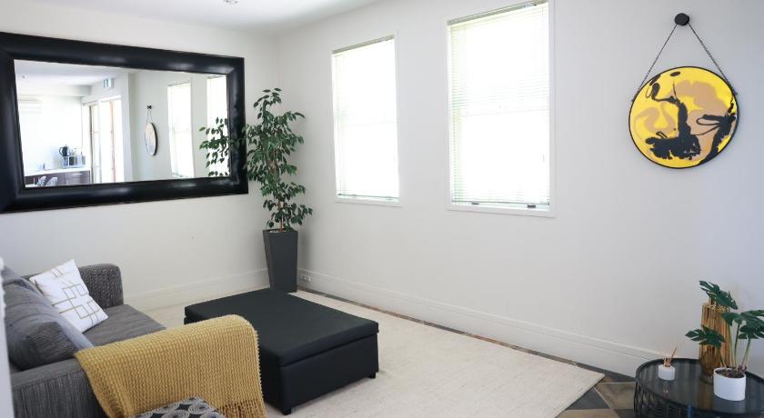 Image of King Room with Balcony 9