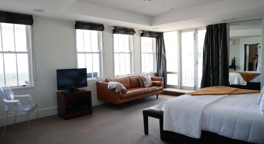 Image of King Room with Balcony 0