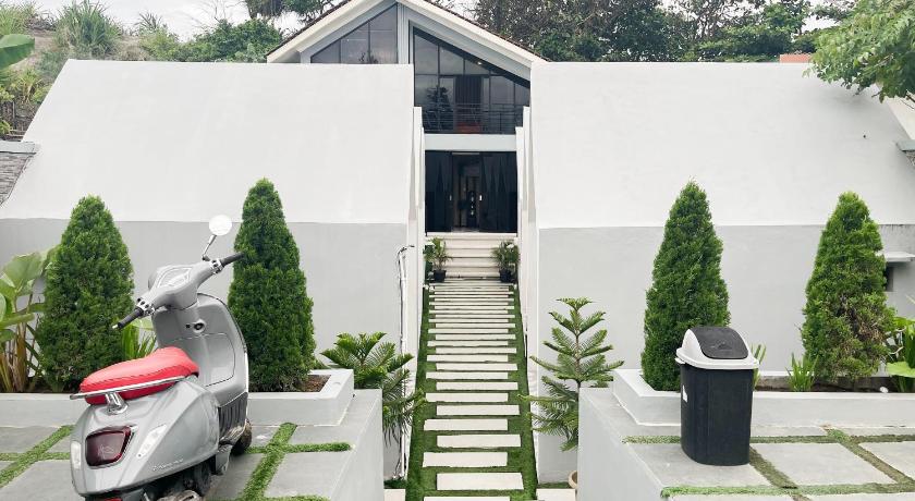 RedDoorz @ Villa Zea Sayangheulang Garut - image 5
