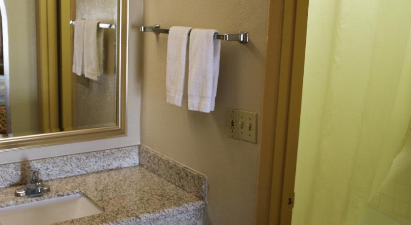 Great Western Inn & Suites photo