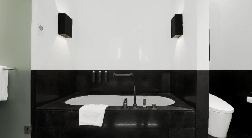 Image of Deluxe Guest room, 1 King 2