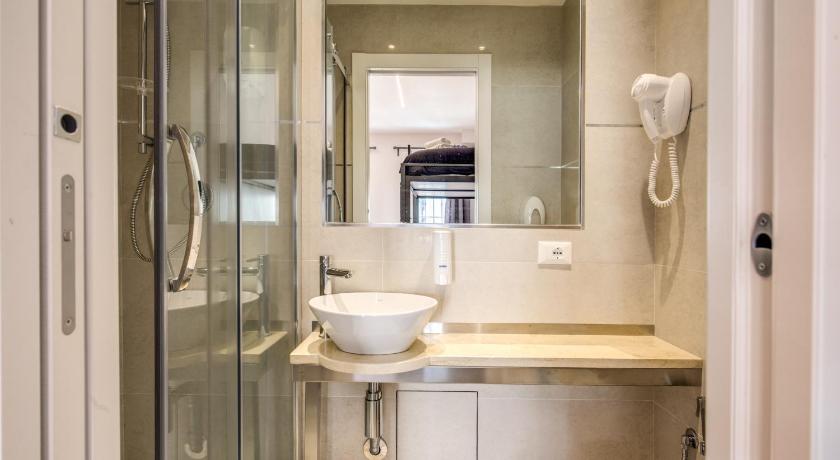 Image of Triple Room with Private Bathroom 7