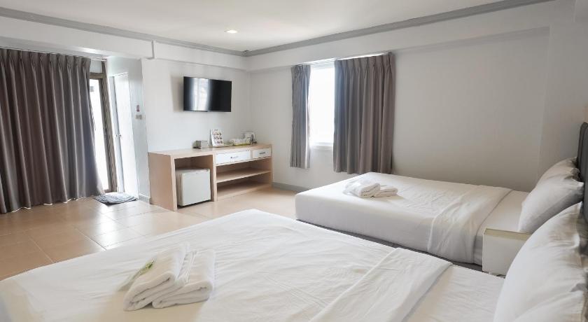 Image of Deluxe Triple Room 0