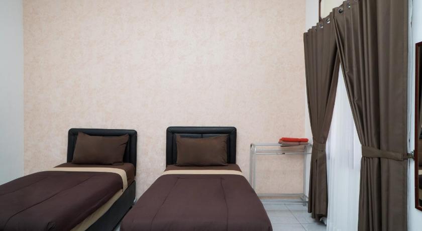 Loesje Guest House Syariah - image 11
