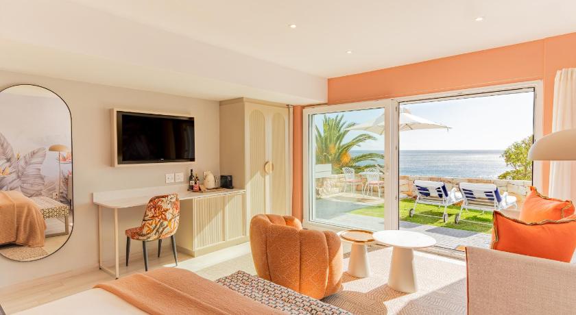 Image of Panorama King Suite with Sea View 7