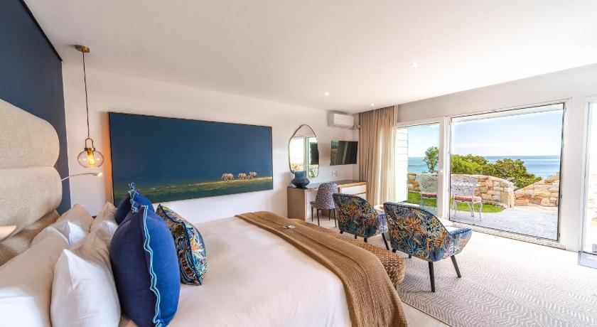 Image of Panorama King Suite with Sea View 8