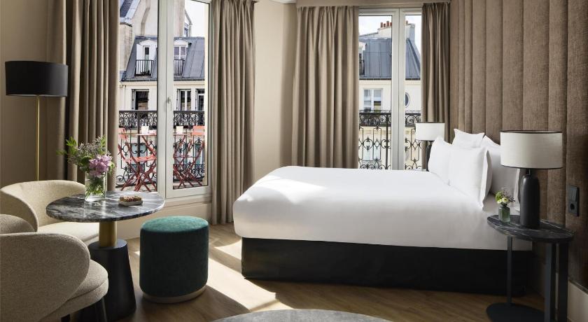 Image of Junior Suite with Extra Bed (2 Adults + 1 Child) 0
