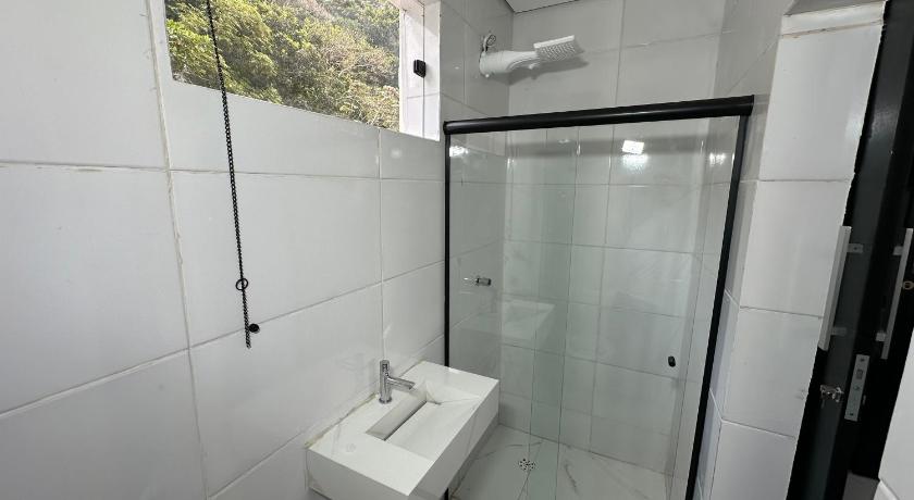 Image of Family Room with Shared Bathroom 2