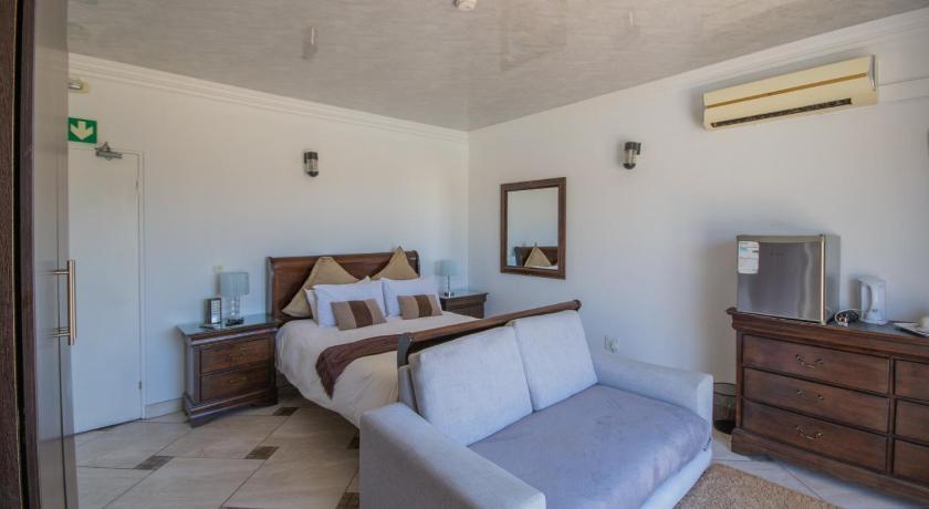Image of Family Room with Garden View 0