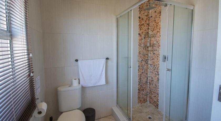 Image of Family Room with Garden View 2