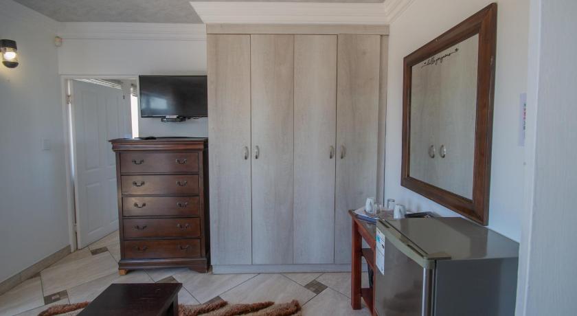 Image of Family Room with Ocean View 7