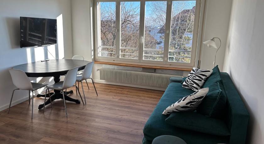 Apartment Lali Peseux, Neuchatel - 1 BR lake and Alps view