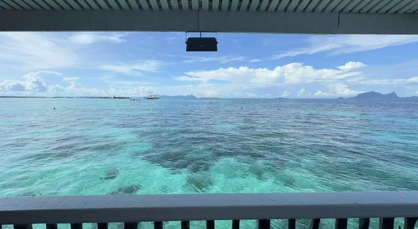 Image of Queen Room with Sea View 8