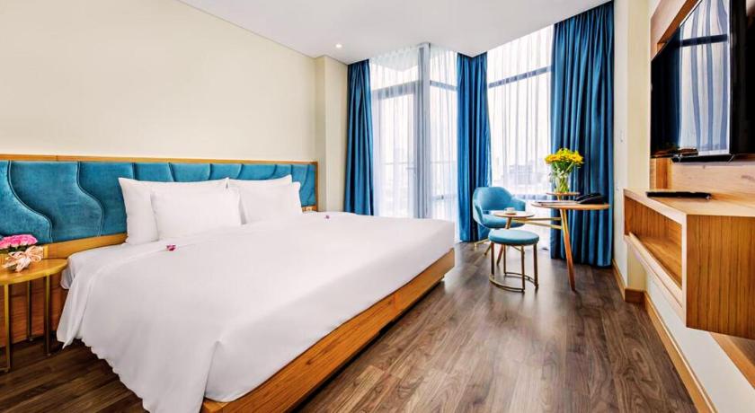 Image of Deluxe Double with Balcony 4