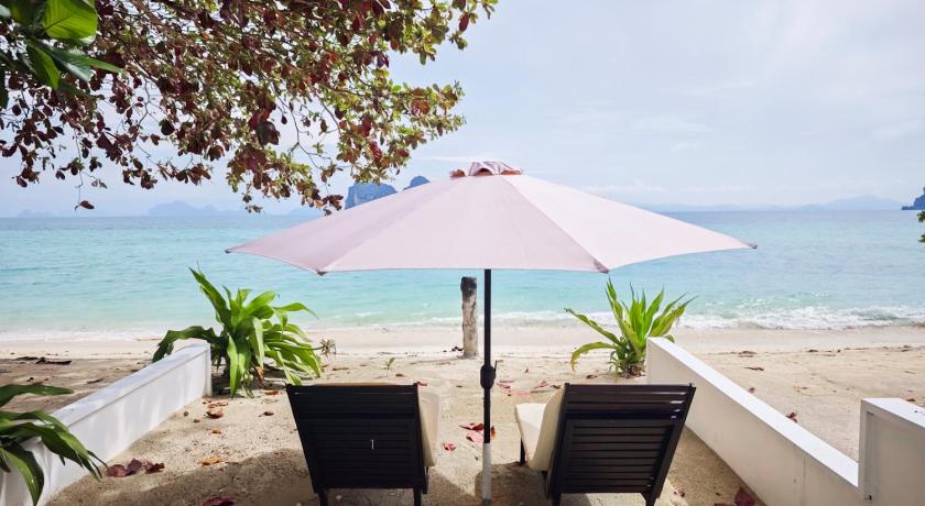 Image of Beachfront Room 15