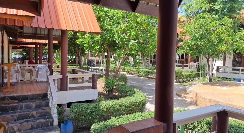 Image of Deluxe Bungalow Garden 10
