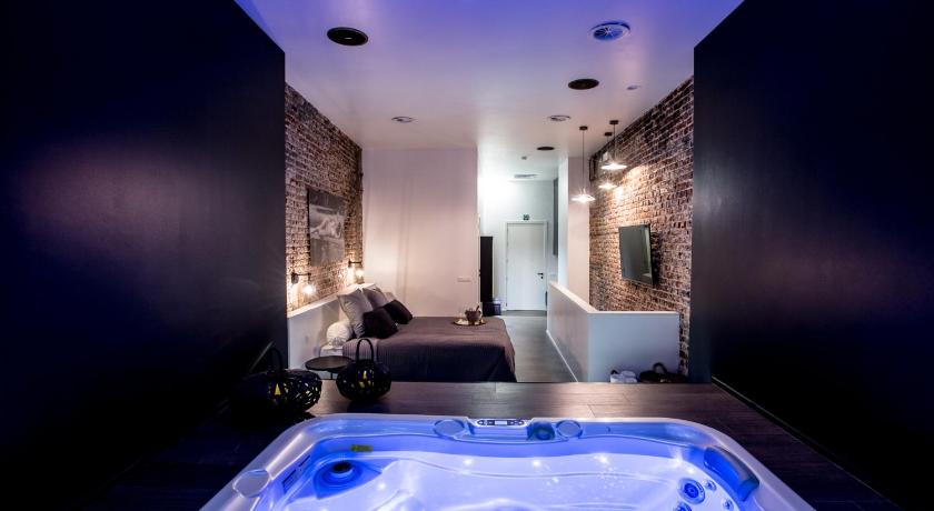 chambre avec jacuzzi sauna privatif, Brussels - 2022 Reviews, Pictures &  Deals