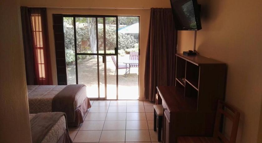 Image of Standard Twin Room with Garden View 2