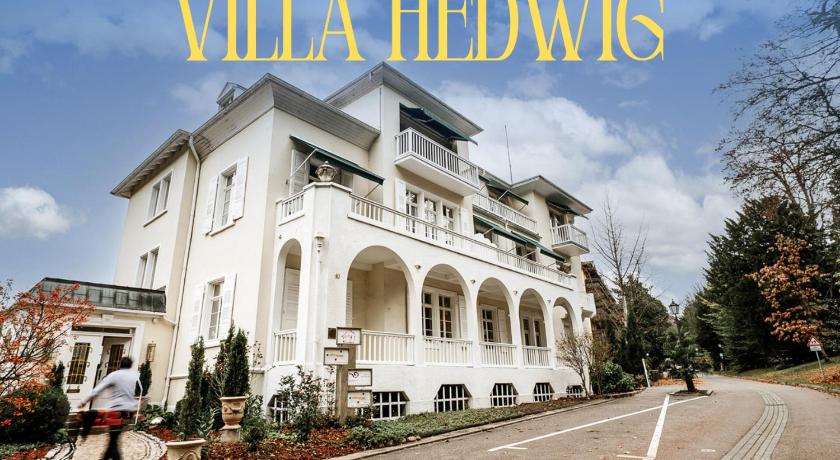 Villa Hedwig - Schwarzwald Apartments mit Thermalbad-Nahe & Balkon mit Bergblick