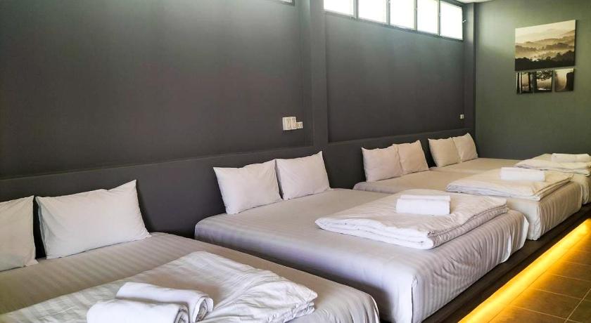 Image of Family Room with Garden View 5
