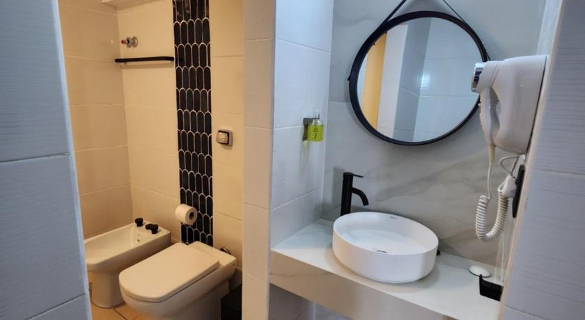 Image of Deluxe Room 2