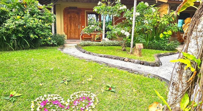 Image of Cottage with Garden View 9