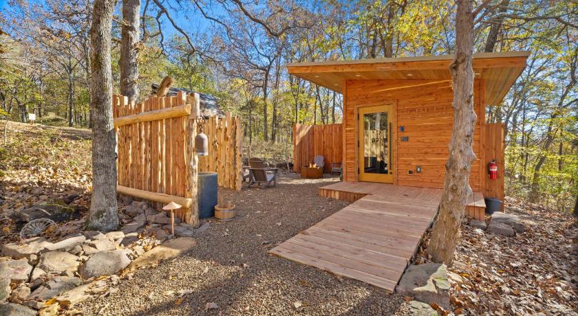 费耶特维尔 (AR) South Woods-Sauna-private trails-1mi to Lake Sequoyah 4星级 住宿 餐厅