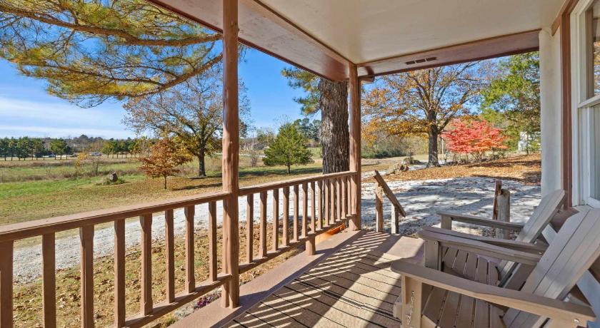 费耶特维尔 (AR) South Woods-Sauna-private trails-1mi to Lake Sequoyah 4星级 住宿 泳池