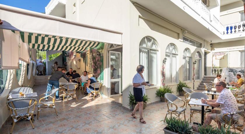Bella Vista Beach Hotel - image 12
