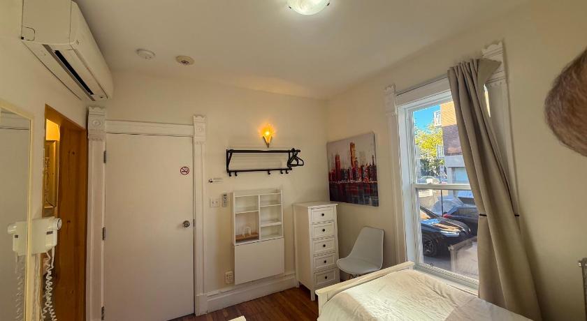Image of Twin Room with Private Bathroom 0