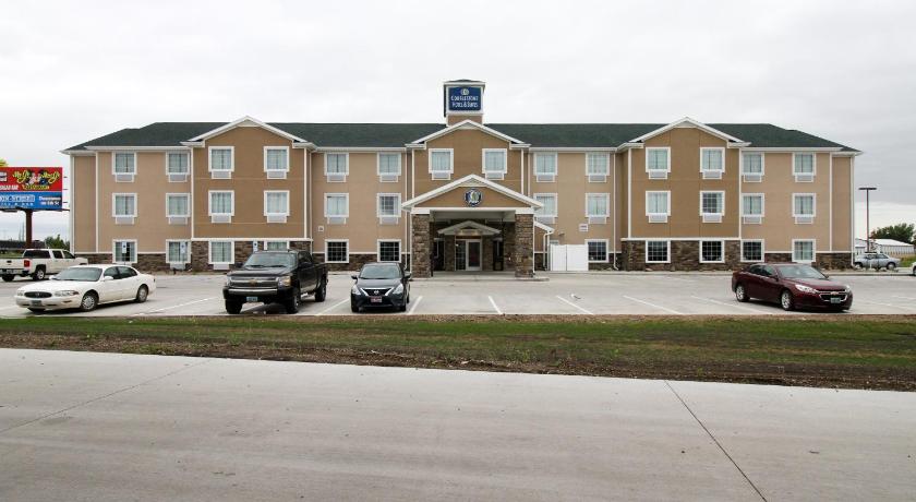 Cobblestone Hotel & Suites - Devils Lake