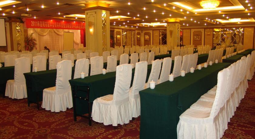 Golden Spring Hotel - image 37