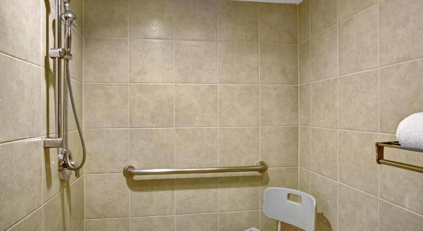 Image of 2 Queen Beds, Mobility Accessible Room, Non-Smoking 6