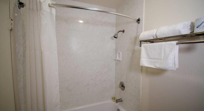 Image of 1 Queen Bed Deluxe Room Non-Smoking 6