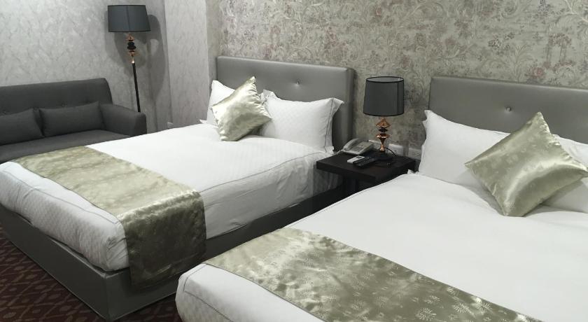 Image of Quadruple Room with Sea View 4