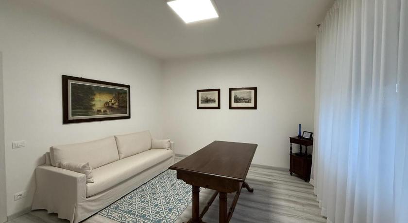 Elena's apartment - casa gialla