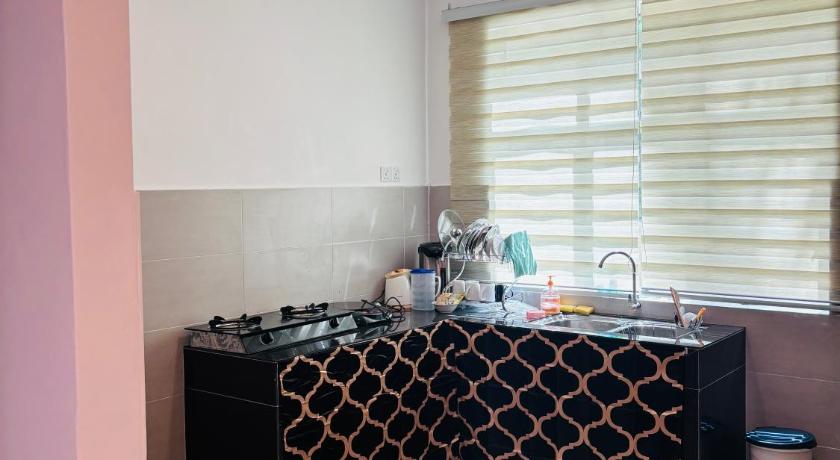 Ayer Tawar Healing Homestay 3 Bed Aircond Near Teluk Batik 3-Star Guesthouse pool