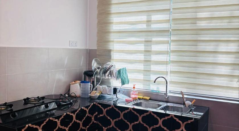 Ayer Tawar Healing Homestay 3 Bed Aircond Near Teluk Batik 3-Star Guesthouse restaurant