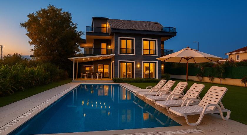 ŞAHNAZ VİLLA Suits