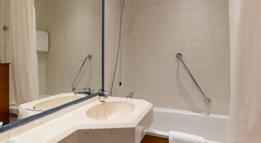 Фото: Двухместный номер Комфорт (Comfort Double Room) 8